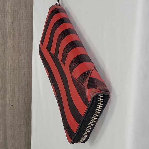 Marc by Marc Jacobs Red Black Leather Zip Around Wallet - Picture 7 of 12